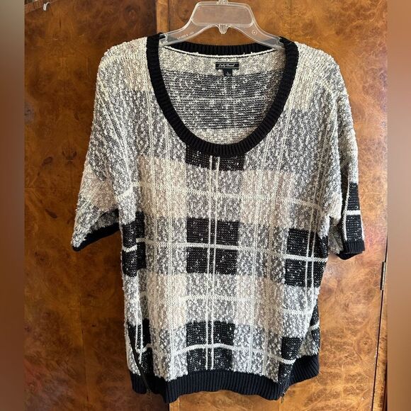 Lucky black and white top - Picture 1 of 7